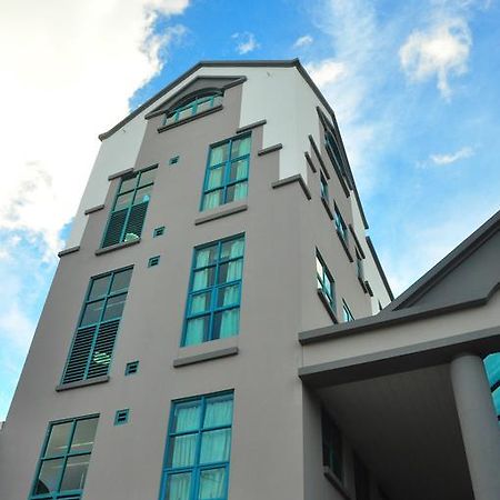 Tat Place Hotel Kuala Belait Екстериор снимка