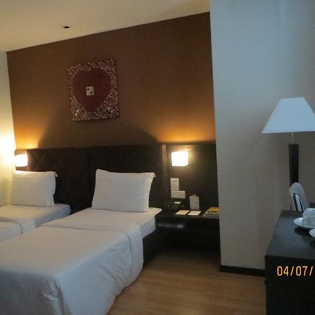Tat Place Hotel Kuala Belait Екстериор снимка