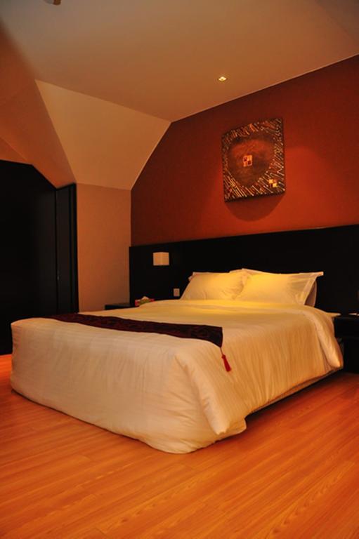 Tat Place Hotel Kuala Belait Стая снимка